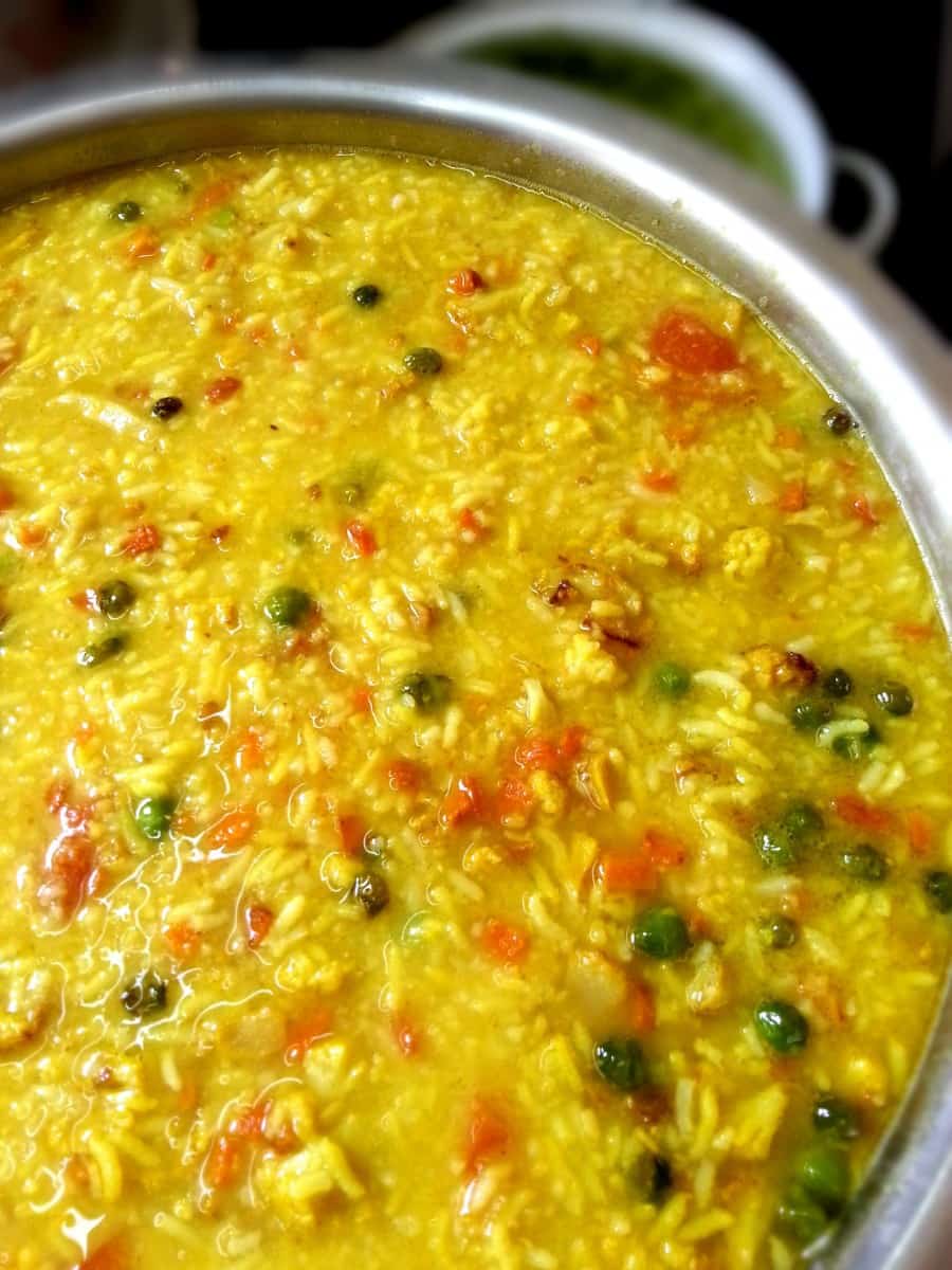 Mili Juli Dal Chawal ki Khichdi - Mixed Lentil and Veggie Rice